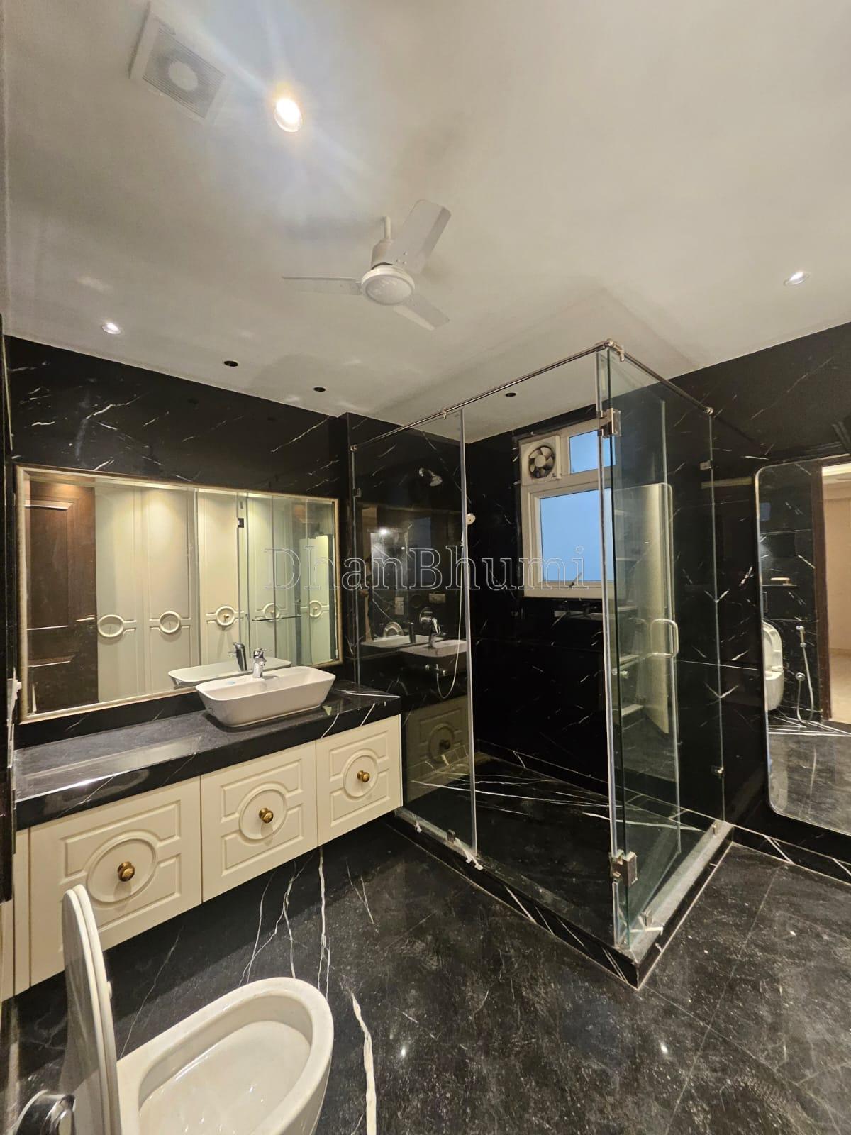 property_images/1762438361_690cacd95eeef.jpeg
