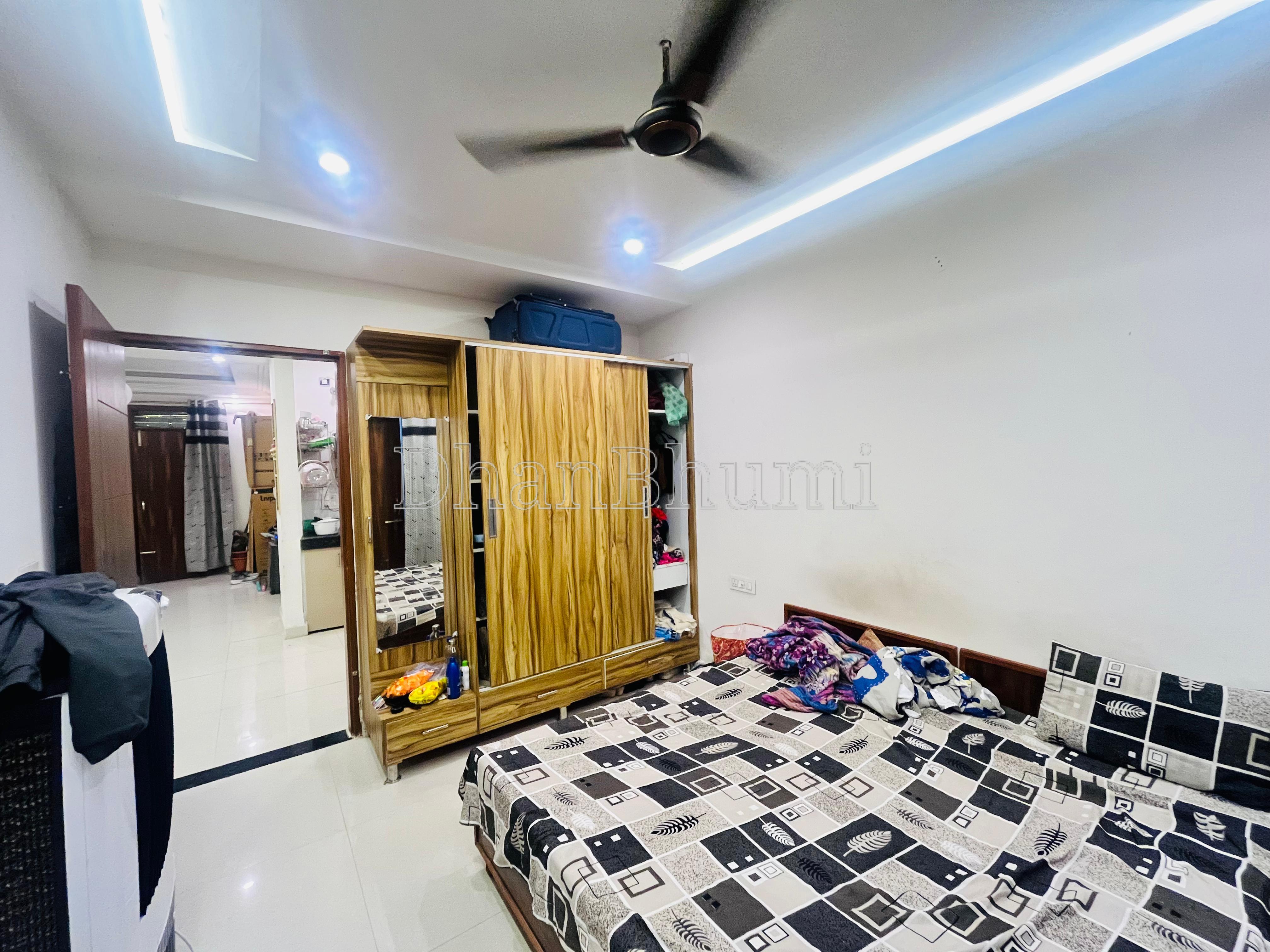 property_images/1765605038_693cfeaea5af8.jpeg