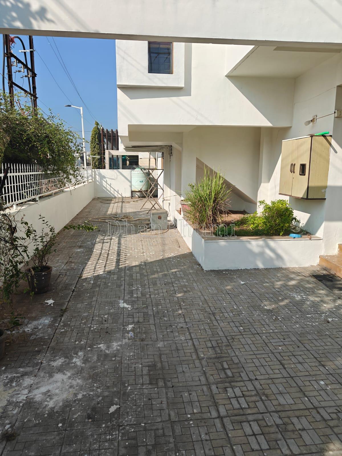 property_images/1768981453_697083cd512e4.jpeg
