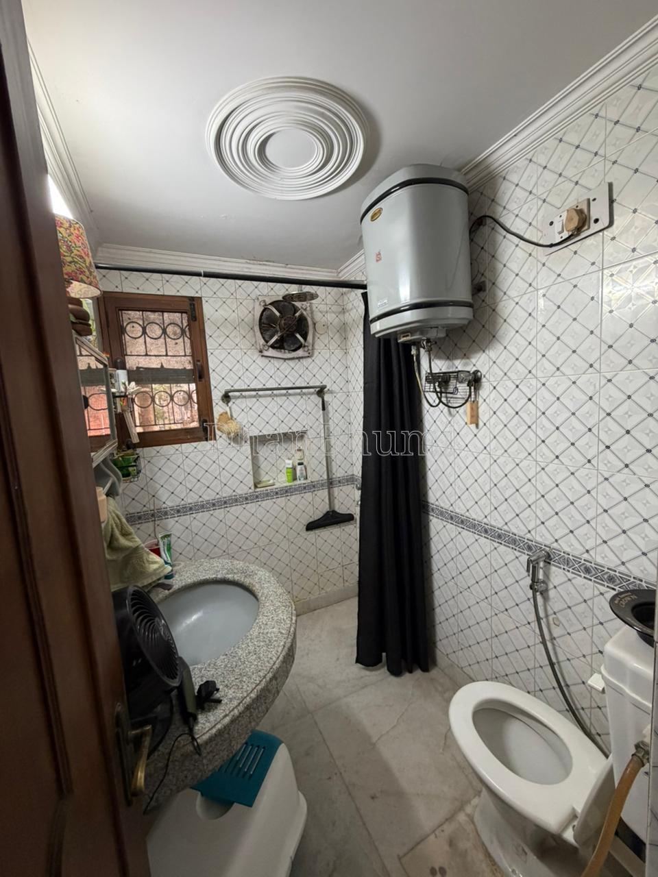 property_images/1775218371_69cfaec3a7d32.jpeg