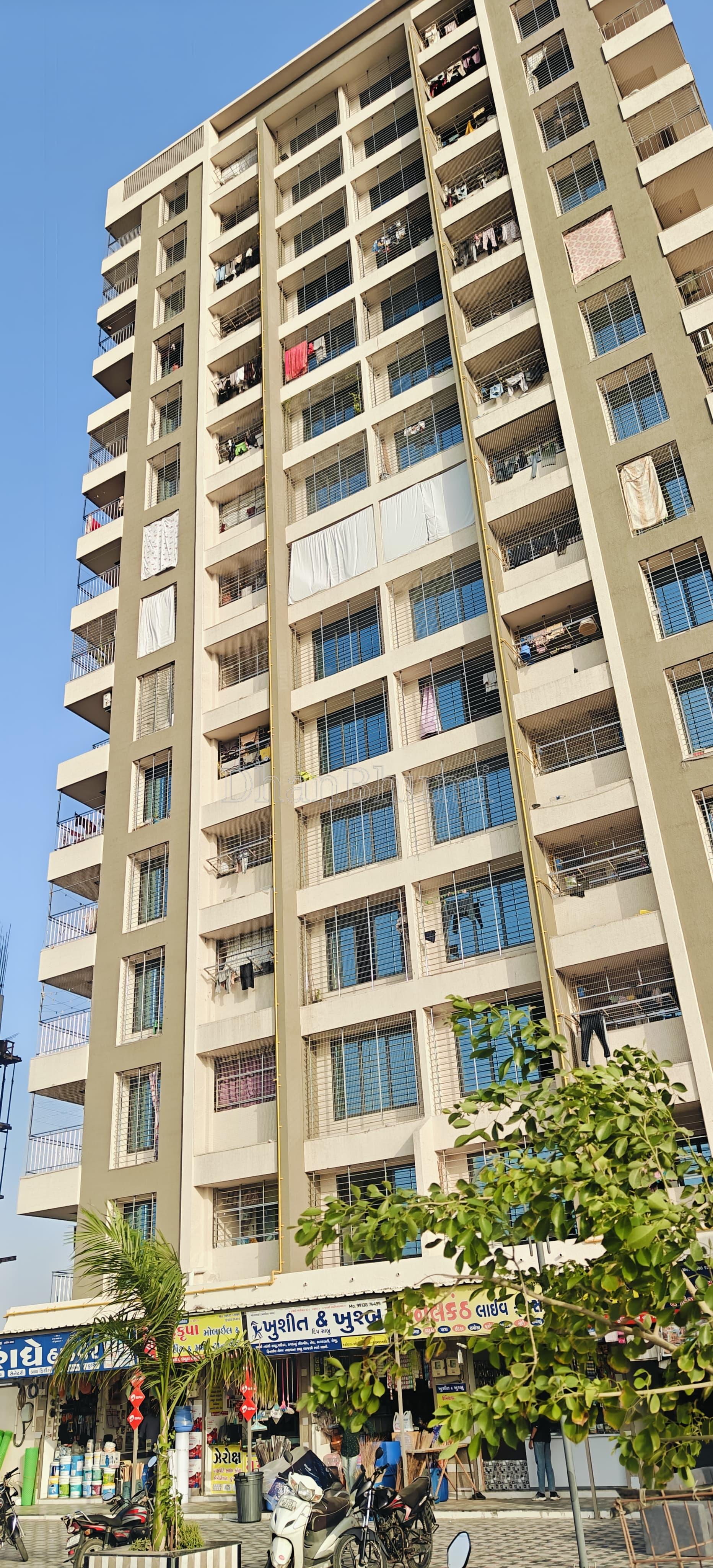 property_images/2_bhk_flatapartment_in_surat_1782292802_6a3ba14284938.jpeg