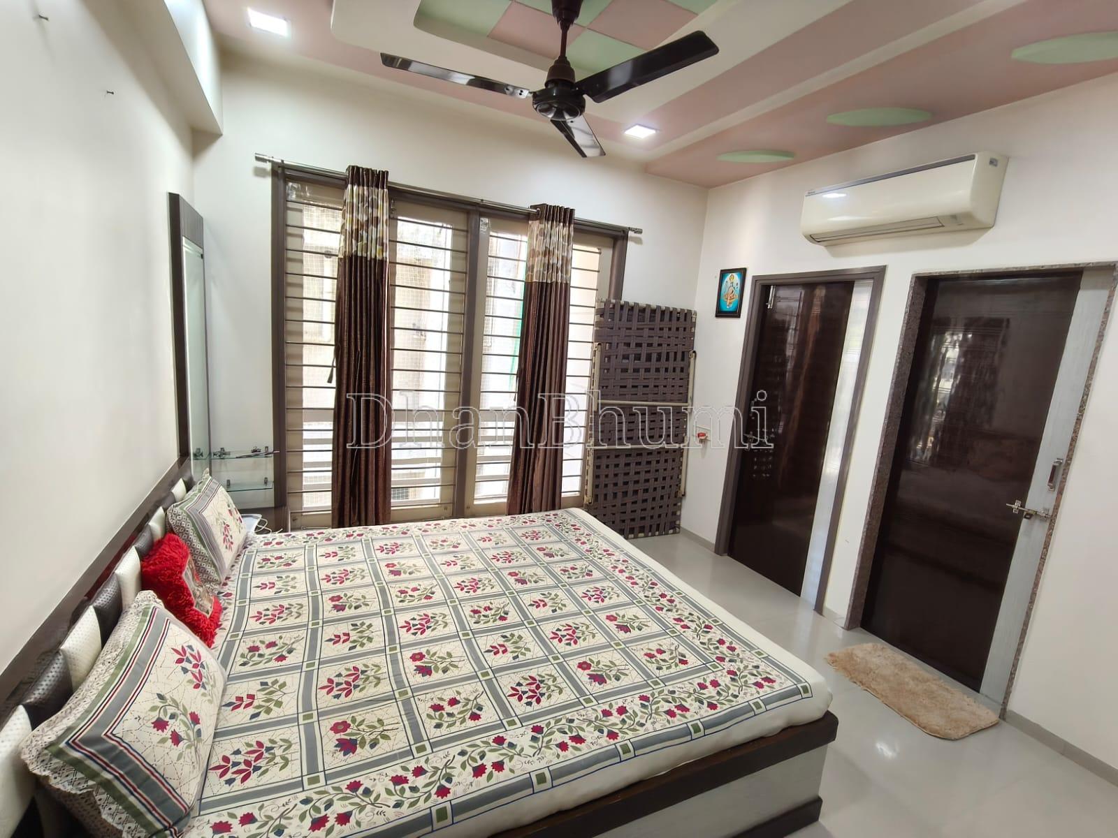 property_images/3_bhk_flatapartment_in_ahmedabad_1782119060_6a38fa94e5479.jpeg