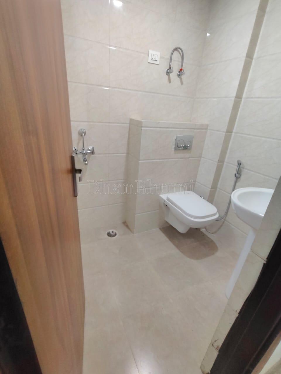 property_images/4_bhk_flatapartment_in_greater_noida_1789032214_6aa2771625033.jpeg