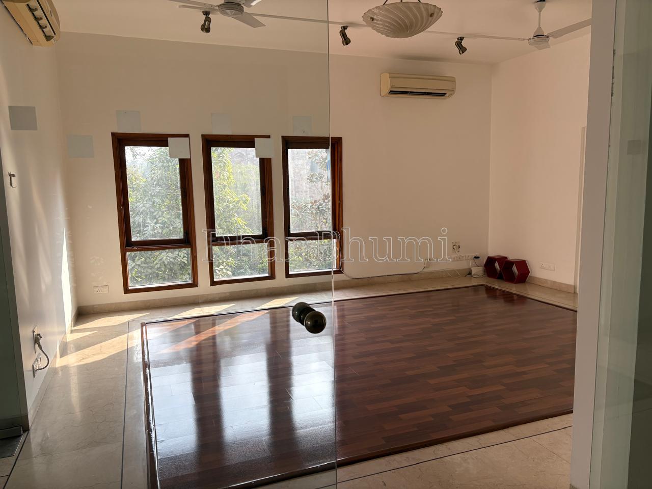 property_images/4_bhk_independent_builder_floor_in_delhi_1785318870_6a69cdd643a97.jpeg