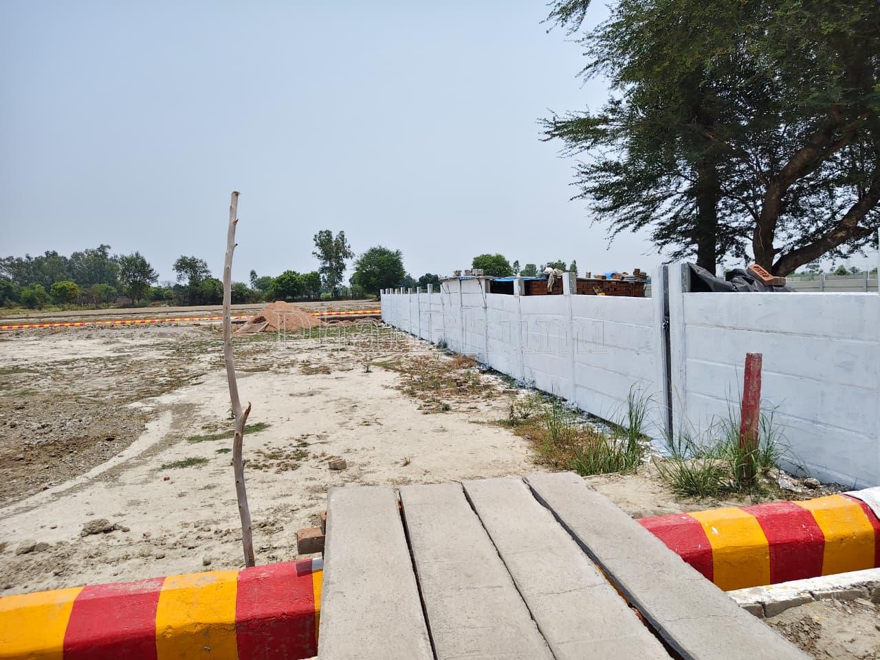 property_images/plot_in_lucknow_1787575981_6a8c3eadb0a15.jpeg