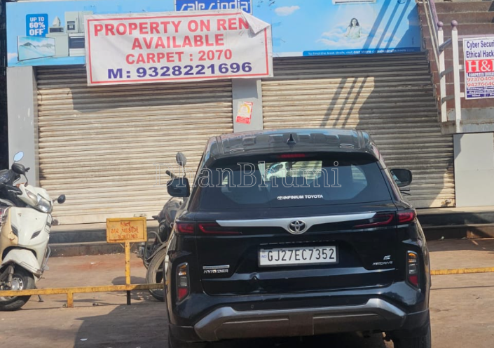 property_images/shopshowroom_in_ahmedabad_1784098810_6a572ffad4fe6.png