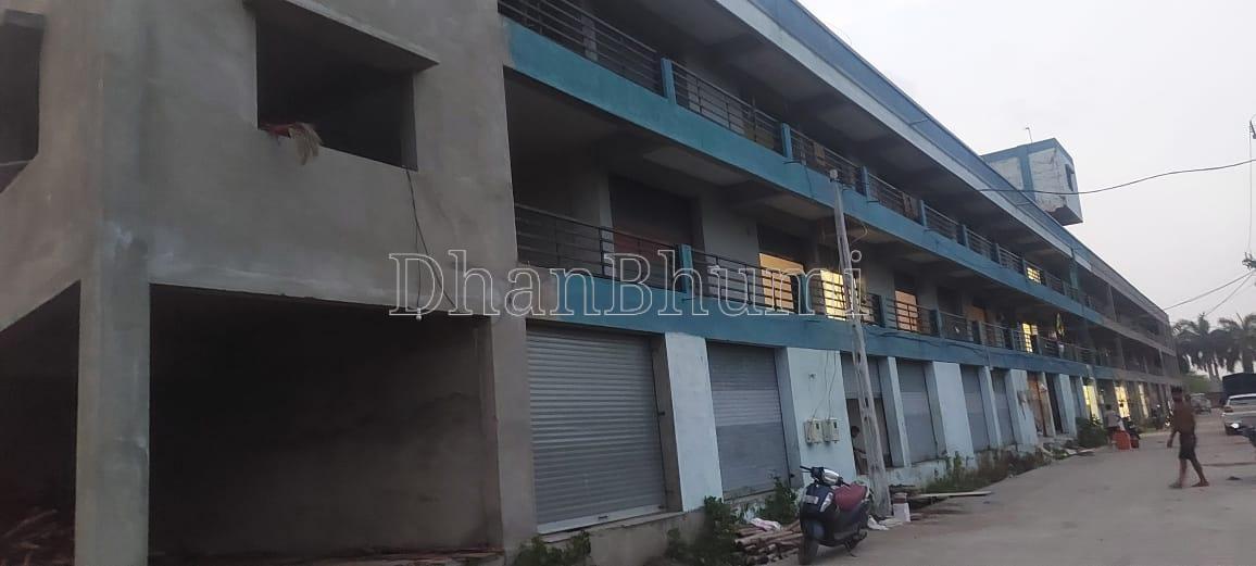property_images/shopshowroom_in_surat_1784115057_6a576f7142c2e.jpeg