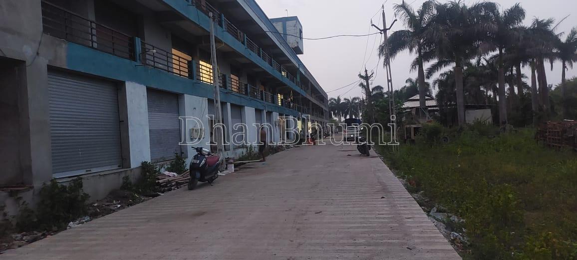 property_images/shopshowroom_in_surat_1784115057_6a576f716e62c.jpeg