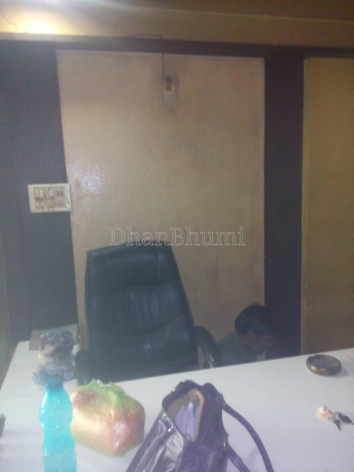 property_images/shopshowroom_in_surat_1784353698_6a5b13a25ebb8.jpeg