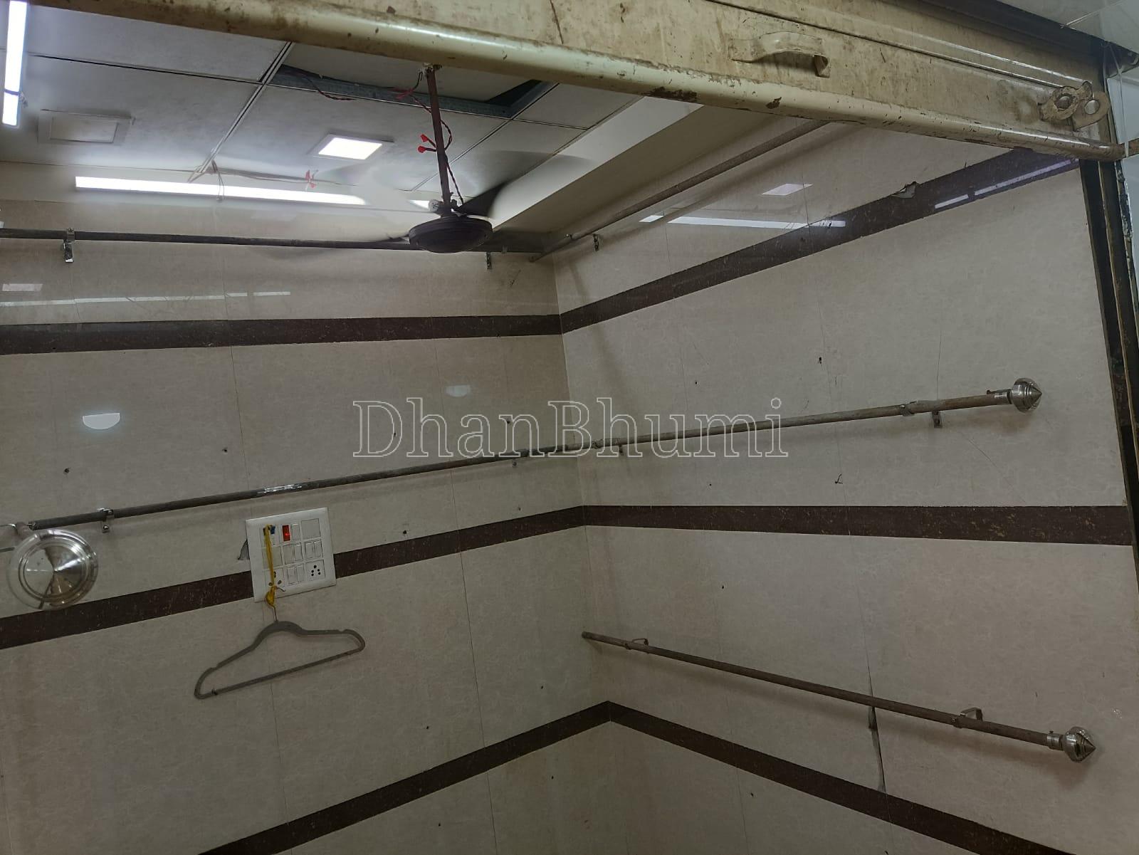 property_images/shopshowroom_in_surat_1791185330_6ac351b23b9fe.jpeg